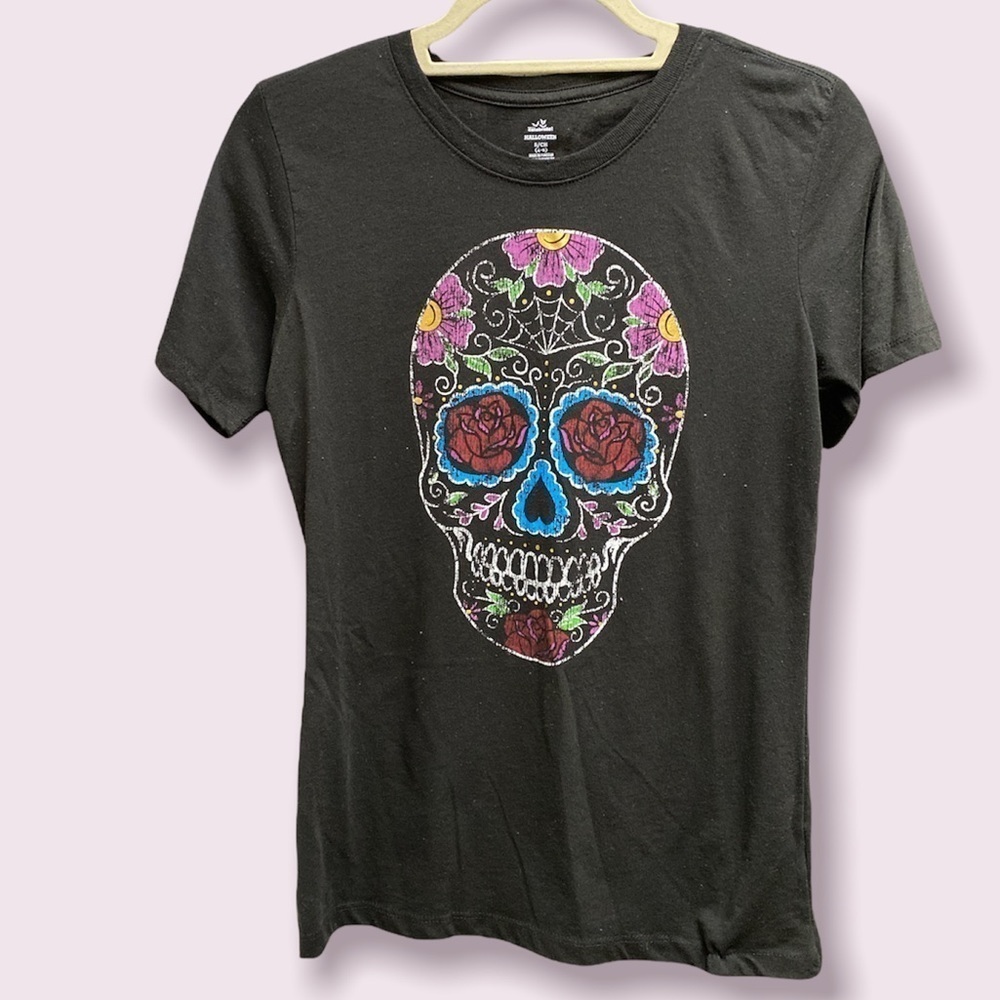 Celebrate Halloween T-shirt multicolor skull print short sleeves size small